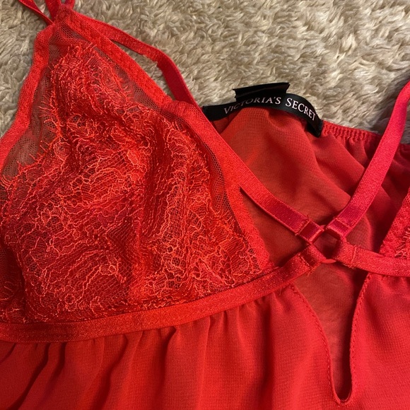 Victoria’s Secret Lace Lingerie Top - Picture 2 of 4
